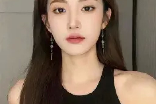 看宋雨琦穿短裙出席活动对长辈90度鞠躬才懂她火都是有原因的